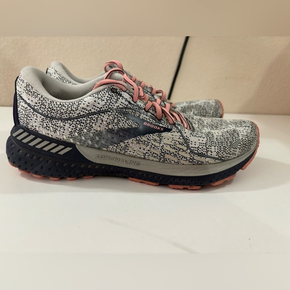 Brooks Adrenaline GTS 21 Running Shoes Navy and White with Salmon Pink Sole 11W - Picture 3 of 9